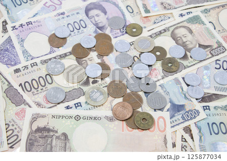 お金 小銭 紙幣 お金 小銭 紙幣 125877034