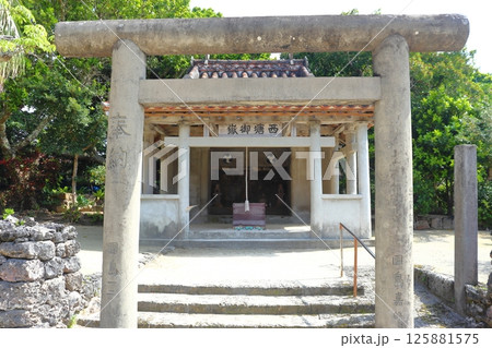 竹富島の守り神 西塘御嶽（ニシトウオン） 125881575