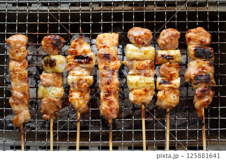 焼き鳥を焼く(1) 焼き鳥を焼く(1) 125881641