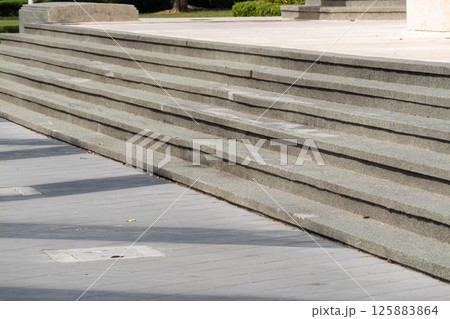 Pathway design for outdoor structures in urban parks a ground-level perspective 125883864