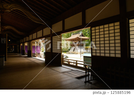 世界遺産高野山 金剛峯寺大主殿より鐘楼を観る 和歌山県 世界遺産高野山 金剛峯寺大主殿より鐘楼を観る 和歌山県 125885196