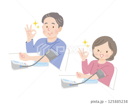 血圧を測るふくよかなミドル夫婦 血圧を測るふくよかなミドル夫婦 125885238