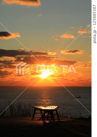 ユウスゲ公園から見る感動的な夕陽（日本 静岡県下田市） 125885387