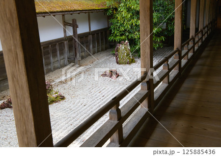 世界遺産高野山 金剛峯寺 石庭と渡り廊下 和歌山県 世界遺産高野山 金剛峯寺 石庭と渡り廊下 和歌山県 125885436
