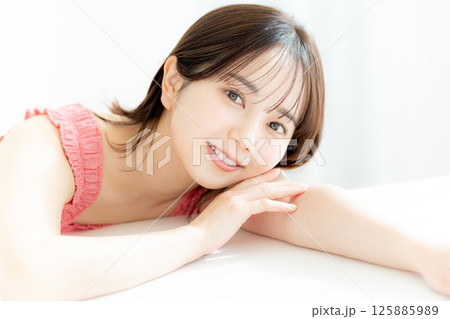 若い女性の美容イメージ 125885989