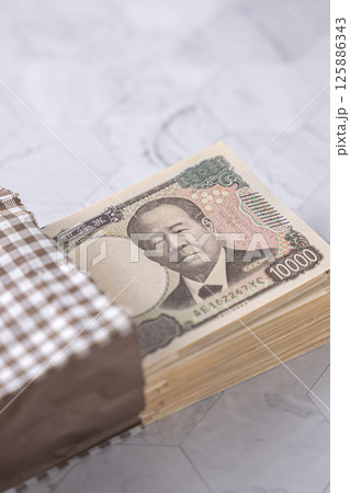 200万円 1万円札 200万円 1万円札 125886343