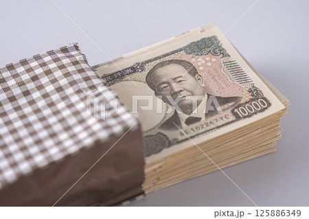 200万円 1万円札 125886349