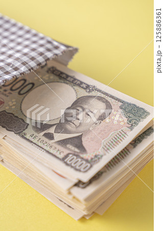 200万円 1万円札 200万円 1万円札 125886361