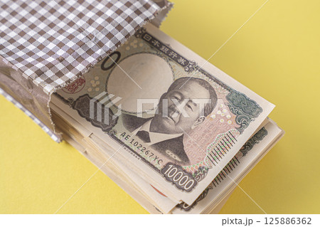 200万円 1万円札 200万円 1万円札 125886362