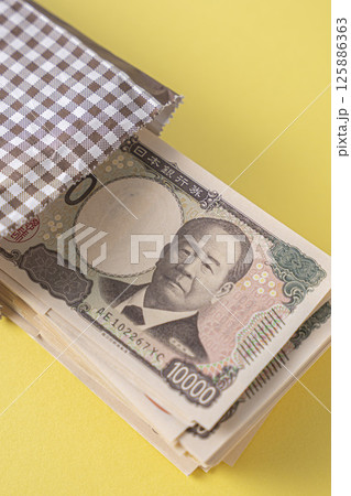 200万円 1万円札 200万円 1万円札 125886363