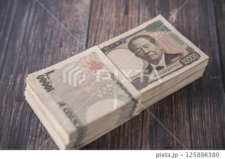 200万円 1万円札 200万円 1万円札 125886380