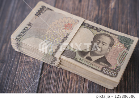 200万円 1万円札 125886386