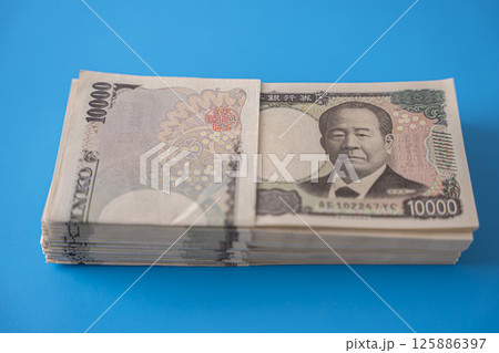 200万円 1万円札 200万円 1万円札 125886397