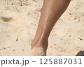 海で濡れた足 125887031