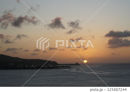 グアムの海と太陽 グアムの海と太陽 125887244