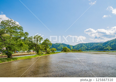 湖北地方余呉町の田園風景 滋賀県長浜市 湖北地方余呉町の田園風景 滋賀県長浜市 125887310