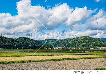 湖北地方余呉町の田園風景 滋賀県長浜市 湖北地方余呉町の田園風景 滋賀県長浜市 125887463
