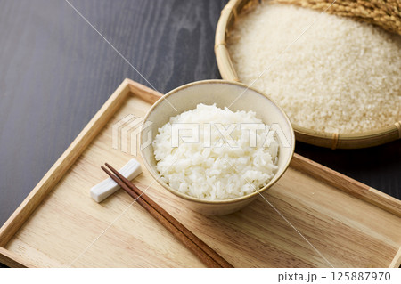 茶碗に盛られたご飯 茶碗に盛られたご飯 125887970