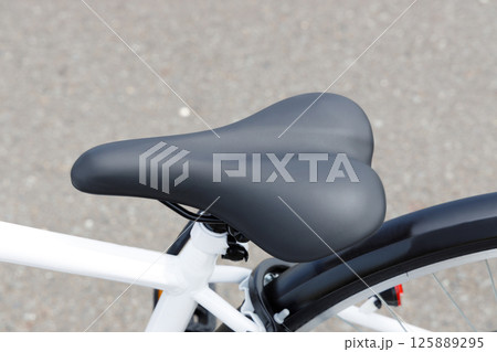 自転車のサドル 125889295