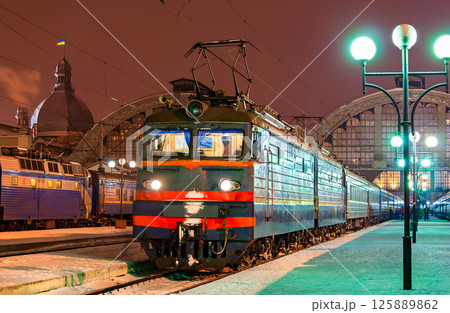 Ukrainian passenger train at Lviv Station with Ukraine flag on a winter night 125889862