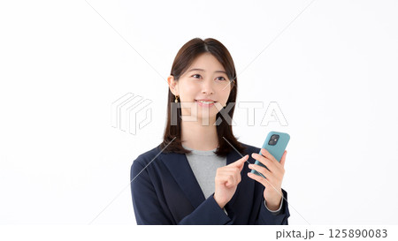 女性　スマートフォン 125890083