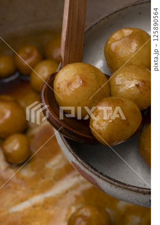 皮付き小芋の煮っころがしを作る工程 125890564