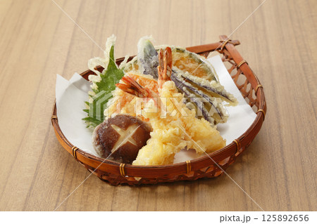 海老の天ぷら盛り合わせ 125892656