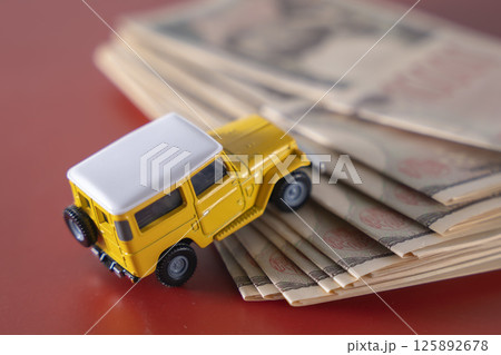 お金とSUV 自動車 お金とSUV 自動車 125892678