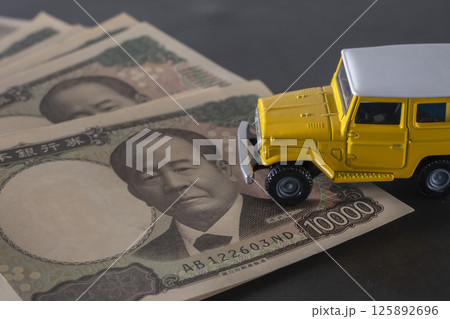 お金とSUV 自動車 お金とSUV 自動車 125892696