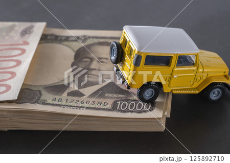 お金とSUV 自動車 お金とSUV 自動車 125892710