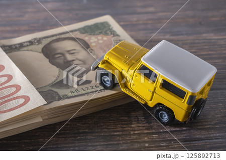 お金とSUV 自動車 お金とSUV 自動車 125892713