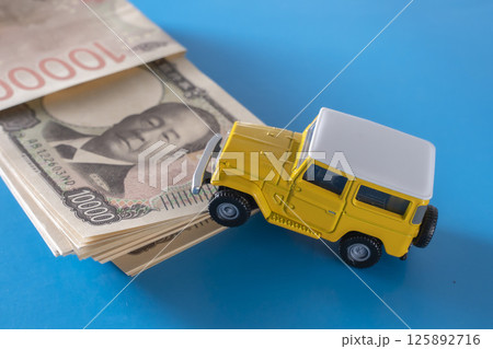 お金とSUV 自動車 お金とSUV 自動車 125892716