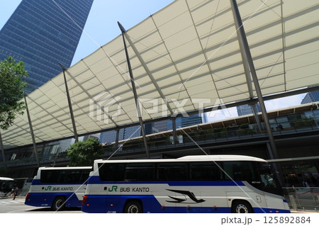 東京駅八重洲口のバスターミナル 東京駅八重洲口から出発する長距離バス 東京駅八重洲口のバスターミナル 東京駅八重洲口から出発する長距離バス 125892884