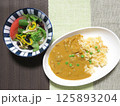 人参ライスのチキンカレーと黒豆のサラダ 125893204