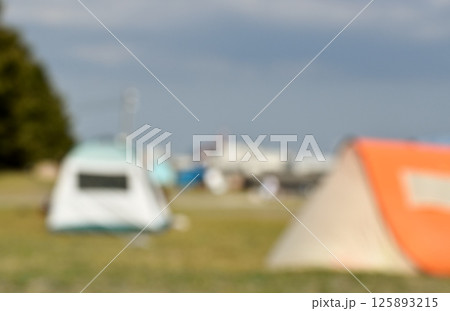 キャンプライフをイメージした背景素材 キャンプライフをイメージした背景素材 125893215