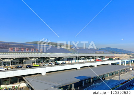 【福岡県】快晴の福岡空港国際線ターミナルビル 【福岡県】快晴の福岡空港国際線ターミナルビル 125893626