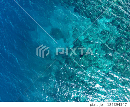 真上から見た海面 125894347