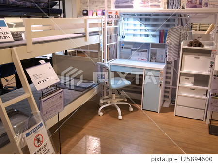 家具売り場　こども部屋セット　ショッピング 125894600