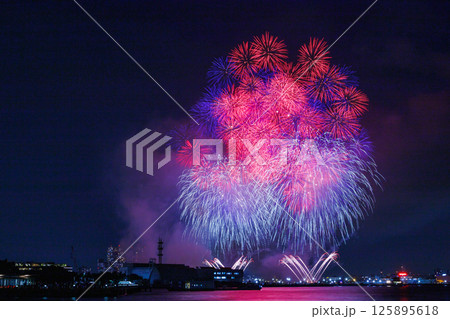横浜スマートフェスティバル　夜空に咲く花火 125895618