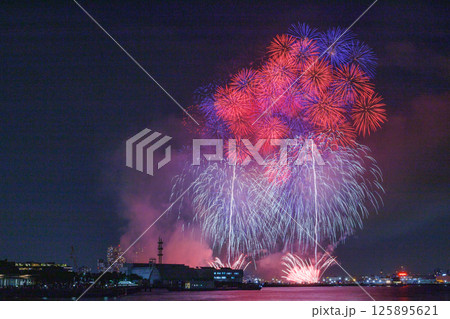 横浜スマートフェスティバル 夜空に咲く花火 横浜スマートフェスティバル 夜空に咲く花火 125895621
