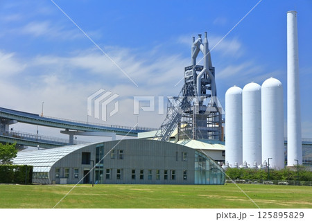 【福岡県】快晴の東田第一高炉跡と北九州市科学館(スペースLABO ANNEX) 【福岡県】快晴の東田第一高炉跡と北九州市科学館(スペースLABO ANNEX) 125895829