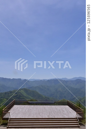 御荷鉾スーパー林道 展望台から見た山々 125896565