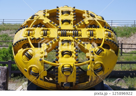 信州安曇野の灌漑施設「拾ヶ堰（じっかせぎ）」梓川サイフォン ・シールドマシーンフェイス 125896922