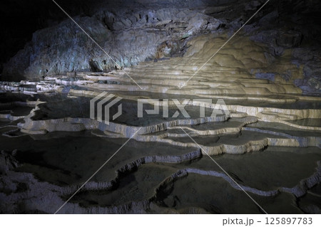 秋芳洞 百枚皿 (山口) 125897783