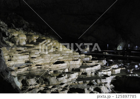 秋芳洞 百枚皿 (山口) 125897785