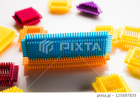 The children's construction toy is presented as a set of parts that can be transformed into various objects. The children's construction toy is presented as a set of parts that can be transformed into various objects. 125897835