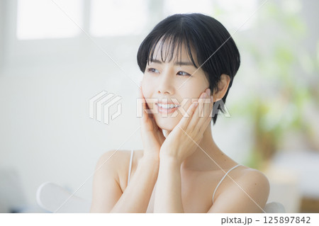 若い女性のビューティーイメージ 若い女性のビューティーイメージ 125897842