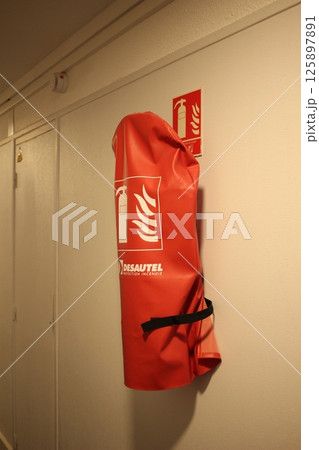 消火器 移動式粉末消火設備 消火設備 消火器 移動式粉末消火設備 消火設備 125897891