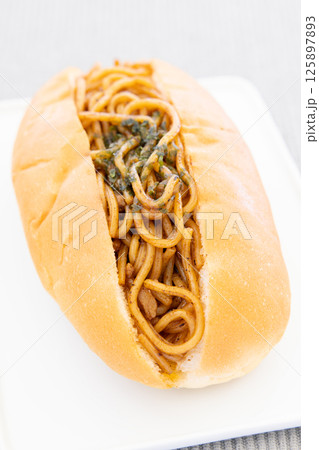 美味しい焼きそばパン 125897893