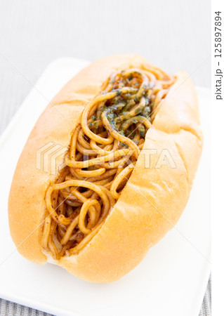 美味しい焼きそばパン 125897894